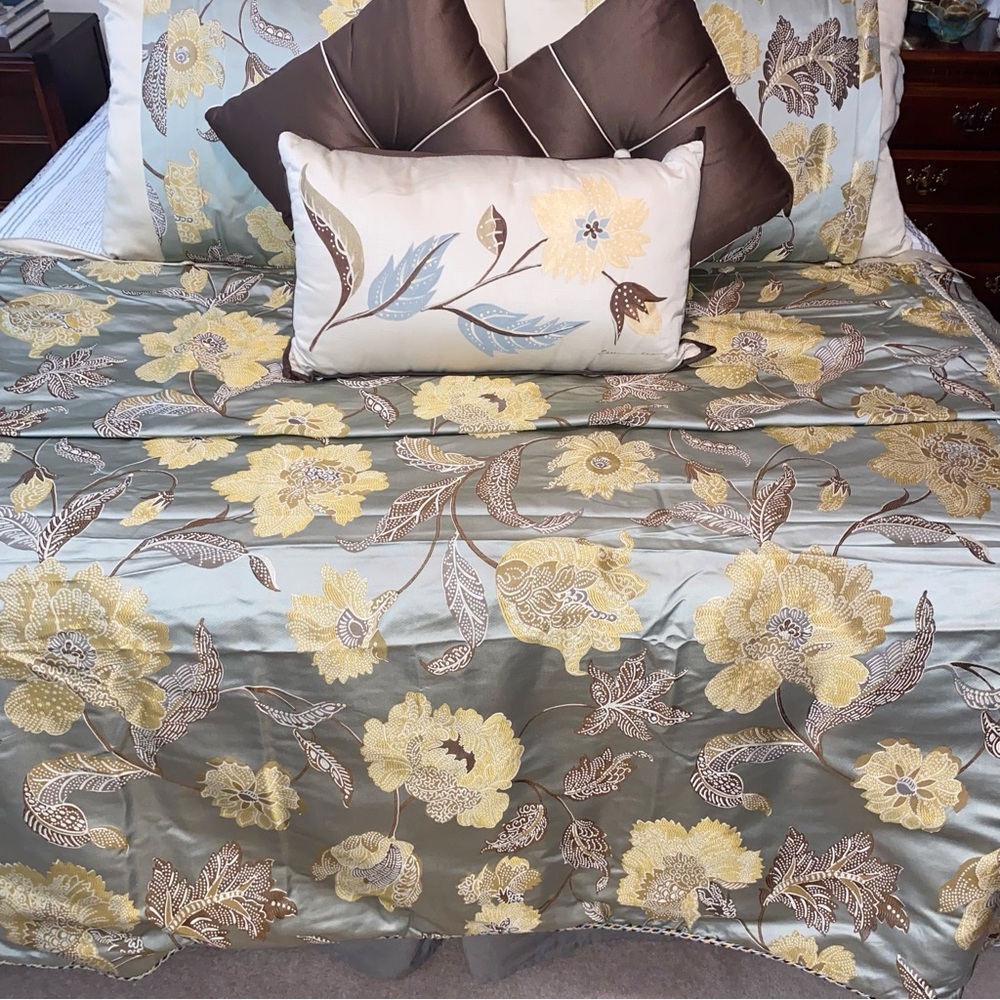 EASTERN ACCENTS *Retired* Bellezza Floral Duvet Set Blue / Gold Queen NWT - Picture 2 of 16